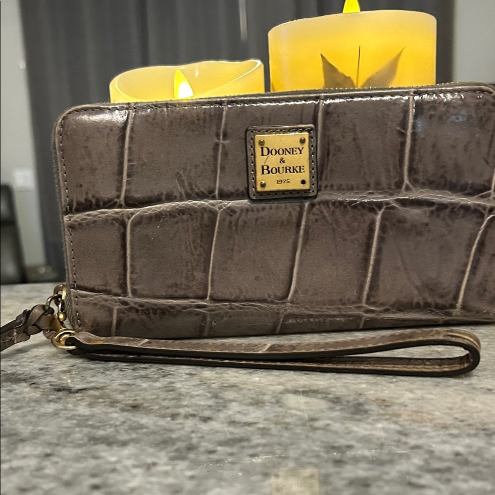 Dooney and Bourke Denison wristlet grey croc in new condition